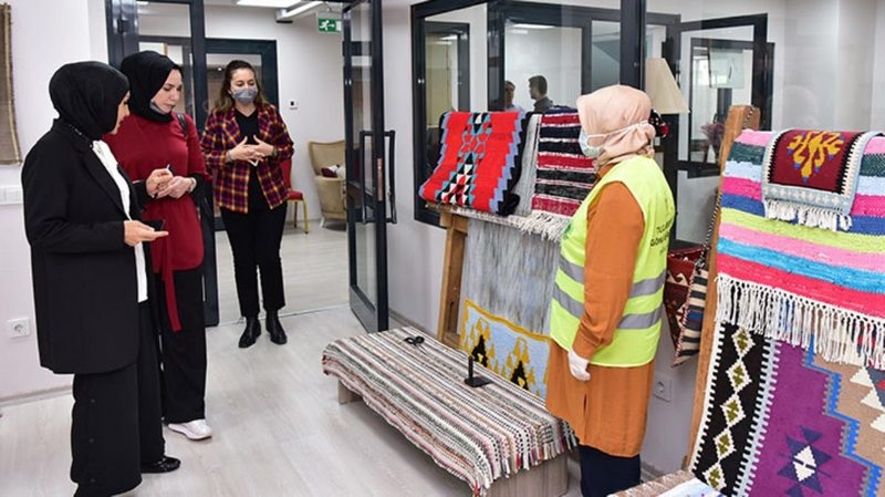 Tuzla Belediyesi ve Rosebella kozmetik arasında önemli iş birliği! 10 kadın daha iş sahibi oldu