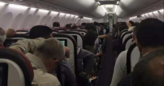 Uçakta uyuşturucu alıp yolculara saldırdı