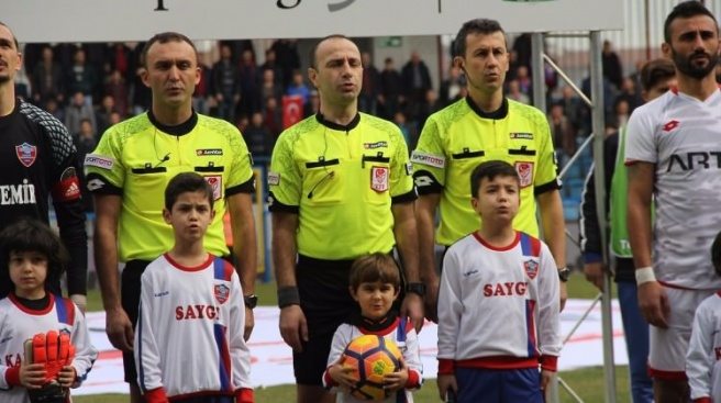 UEFA`dan Türk hakemlere görev