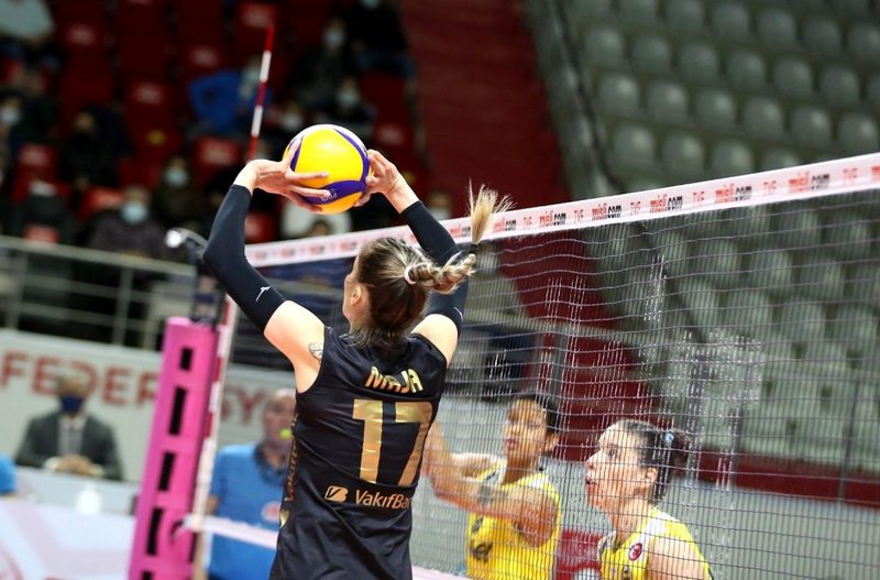 VakıfBank final serisinde 1-0 öne geçti