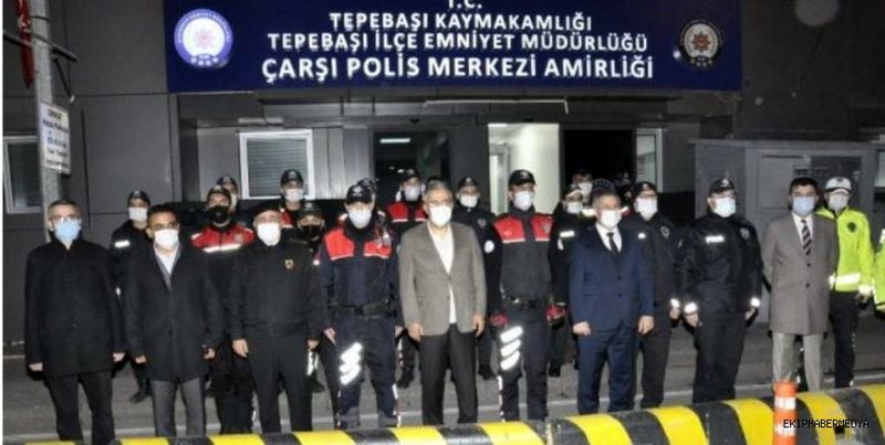 Vali Erol Ayyıldız yeni yılda karakolda ziyarette bulunarak yeni yıla girdi