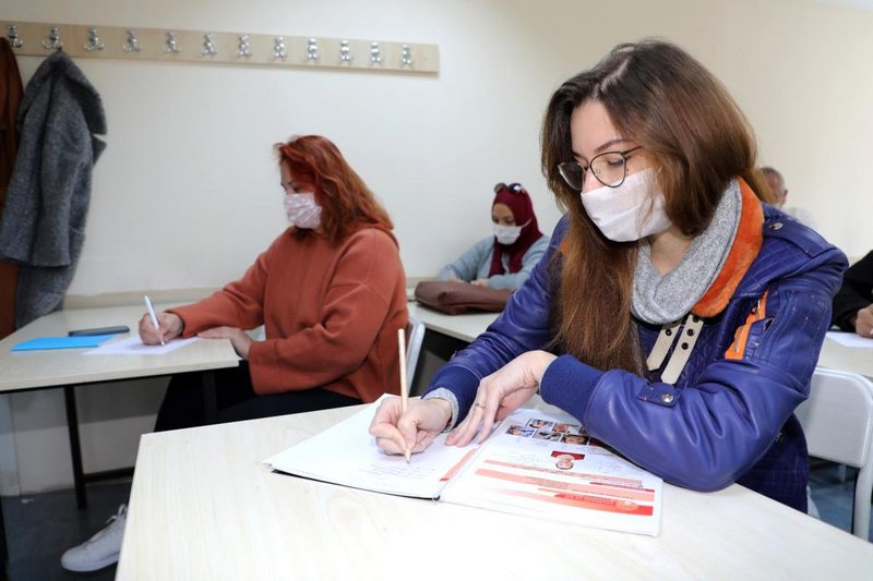 Yabancı vatandaşlar Türkçeyi ATASEM`de öğreniyor