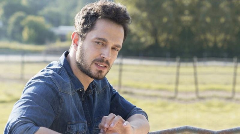 Yakışıklı şarkıcı Murat Boz koronavirüse yakalandı