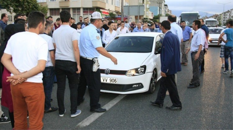 Yola fırlayan çocuğa otomobil çarptı