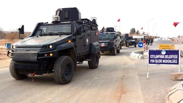 Zırhlı araçlardan oluşan polis konvoyu sınırda!