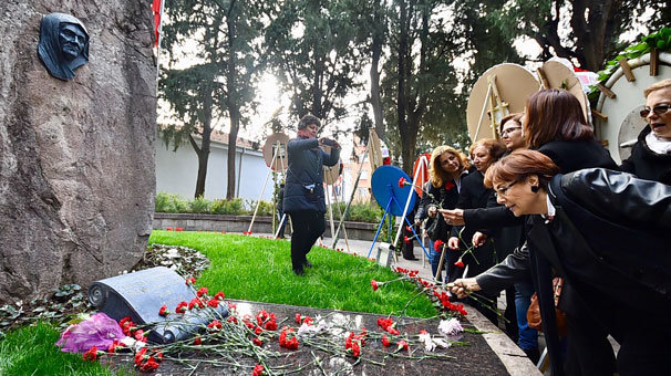 Zübeyde Hanım vefatının 95. yılında mezarı başında anıldı